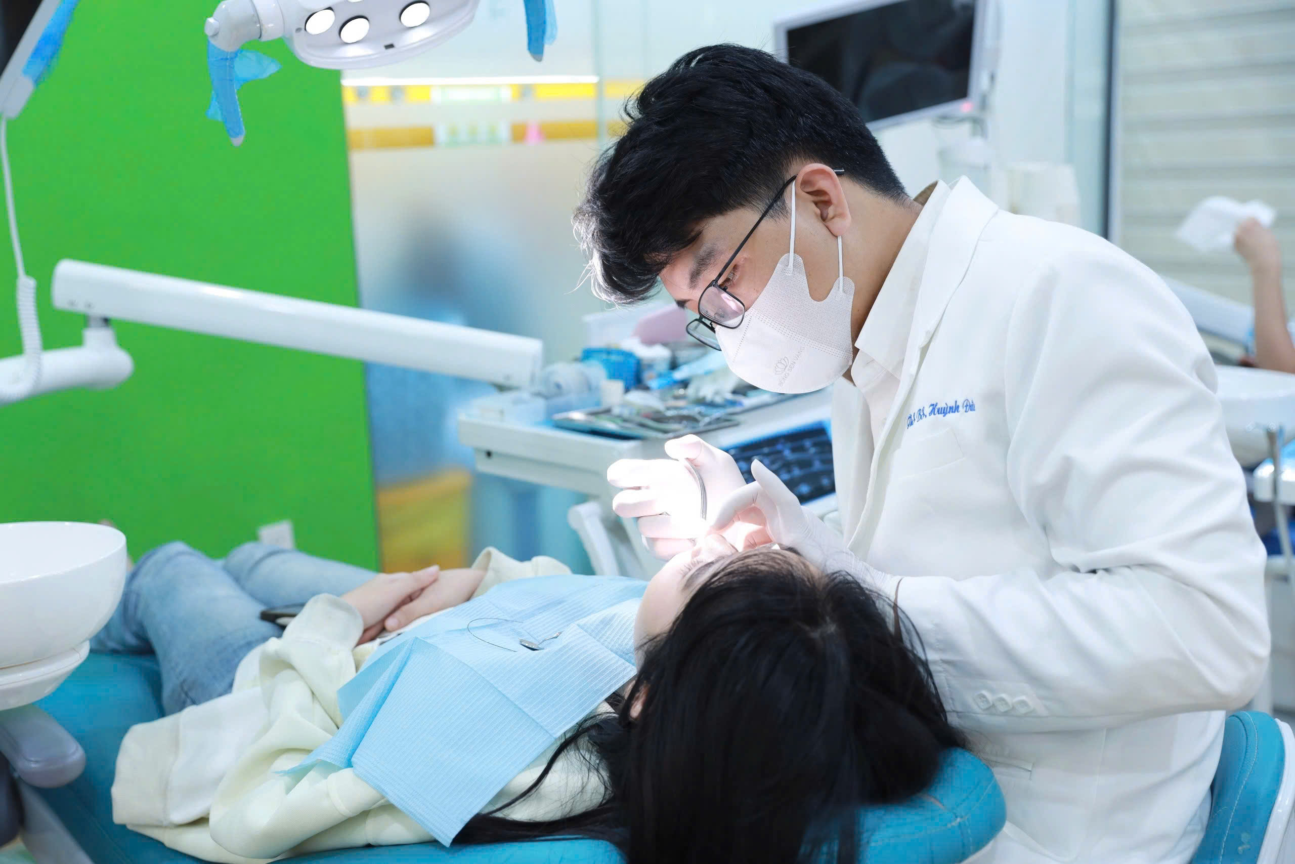 Rút ngắn thời gian niềng răng với kim loại tự động AO